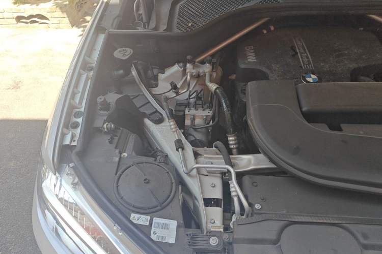 Used BMW X5 2015 xDrive28i Engine Bay Right