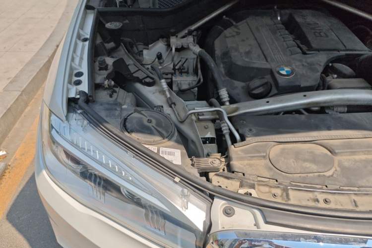 Used BMW X5 2015 xDrive35i U.S. specification Engine Bay Right