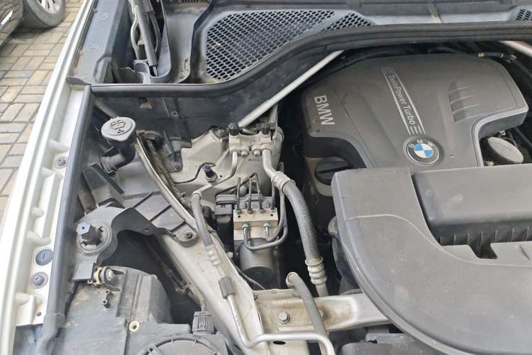 Used BMW X5 2015 xDrive28i Engine Bay Right