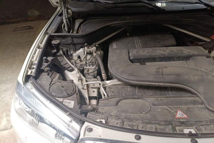 Used BMW X5 2015 xDrive28i Engine Bay Right