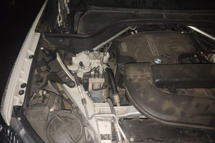 Used BMW X5 2015 xDrive28i Engine Bay Right