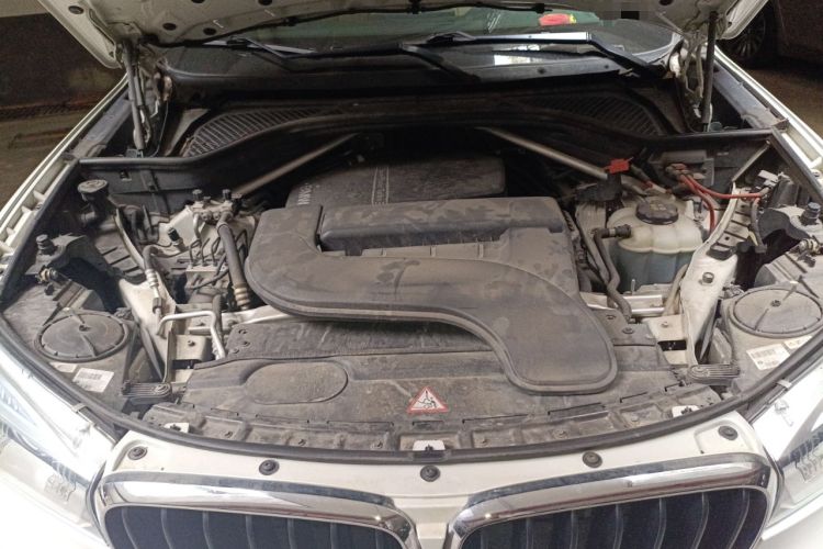 Used BMW X5 2015 xDrive28i Engine Bay