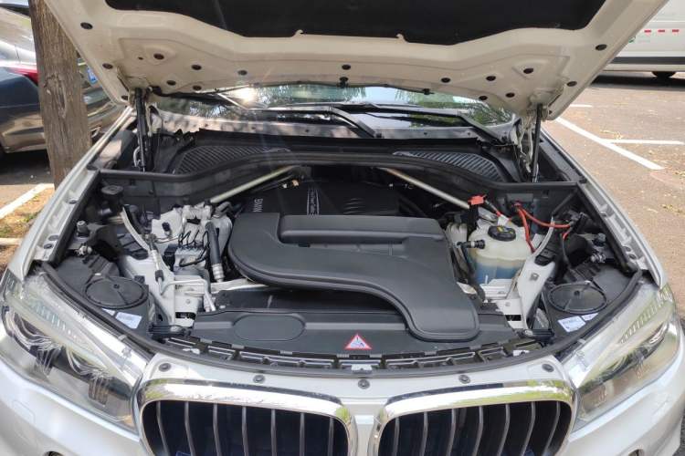 Used BMW X5  Engine Bay