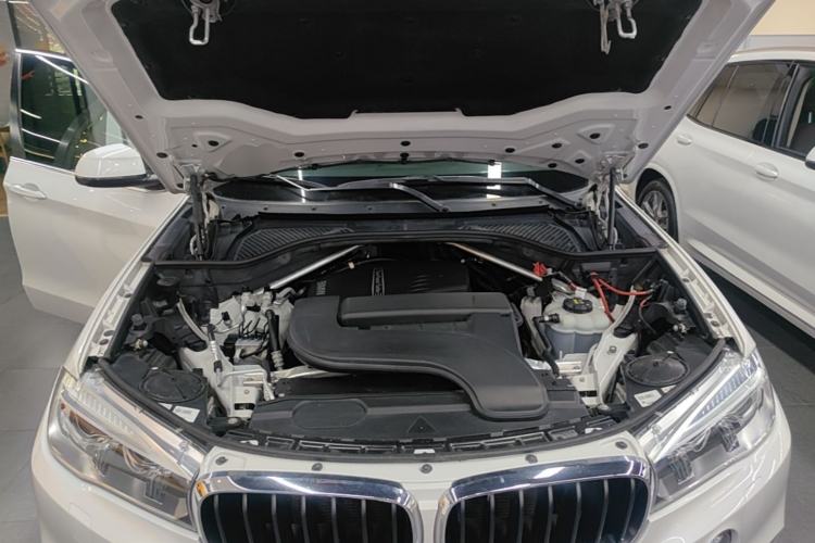 Used BMW X5 2015 xDrive28i Engine Bay