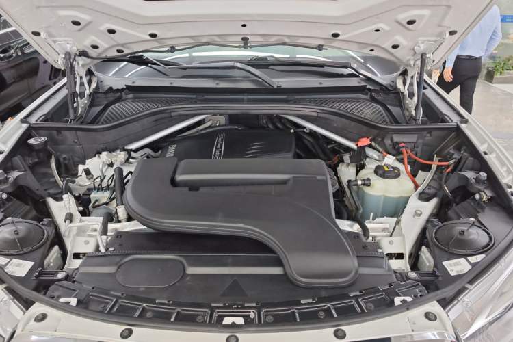 Used BMW X5 2015 xDrive28i Engine Bay