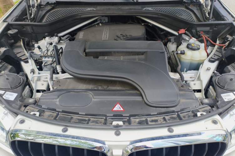 Used BMW X5 2015 xDrive28i Engine Bay