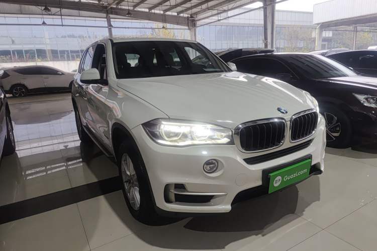Used BMW X5 2015 xDrive35i Middle East version Exterior 2