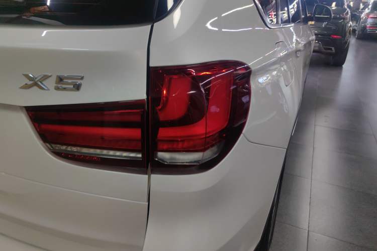 Used BMW X5 2015 xDrive28i Exterior 3