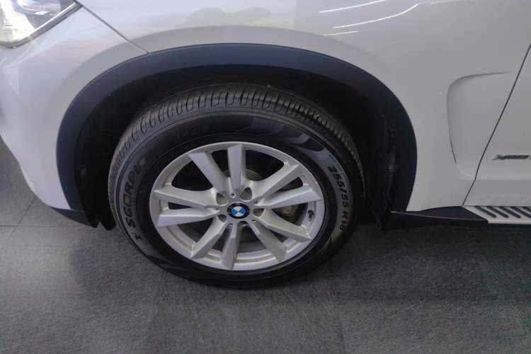 Used BMW X5 2015 xDrive28i Exterior 4