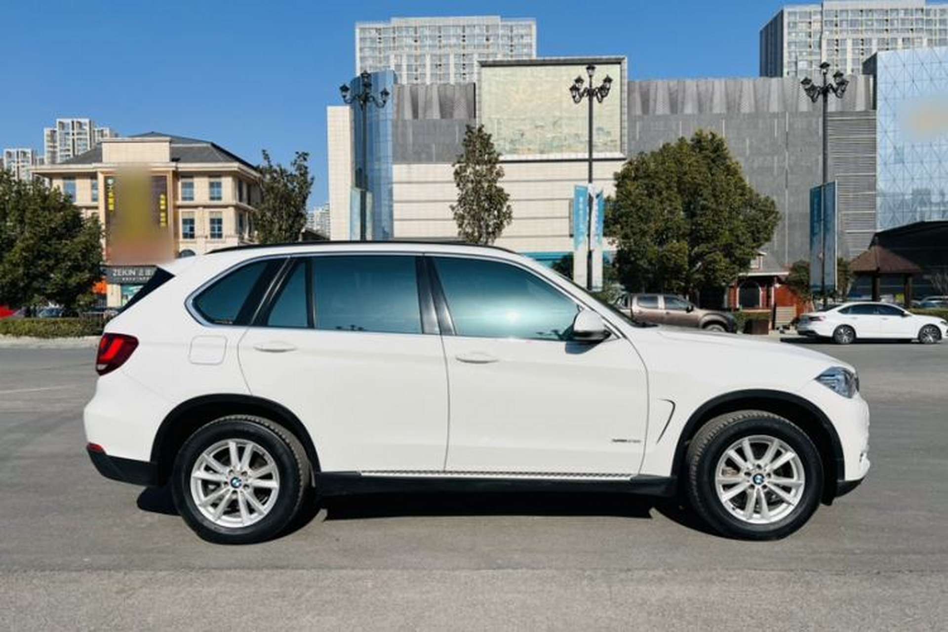 Used BMW X5 2015 xDrive28i Exterior 4