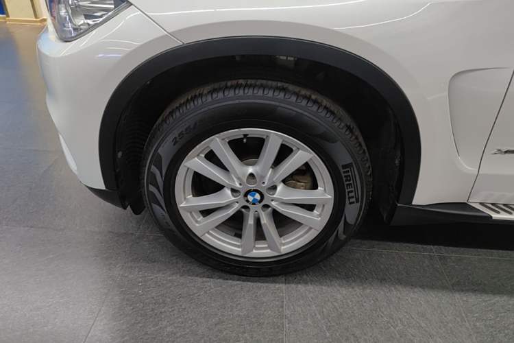 Used BMW X5 2015 xDrive28i Exterior 4