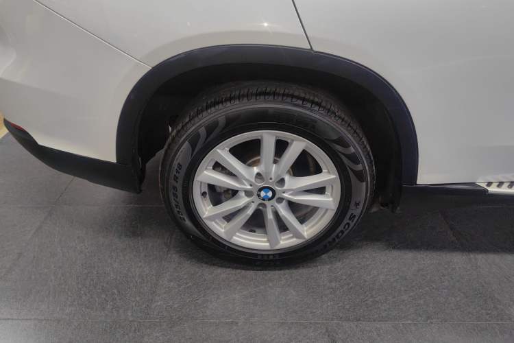 Used BMW X5 2015 xDrive28i Exterior 5