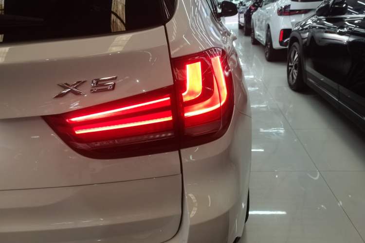 Used BMW X5 2015 xDrive35i U.S. specification Exterior 6