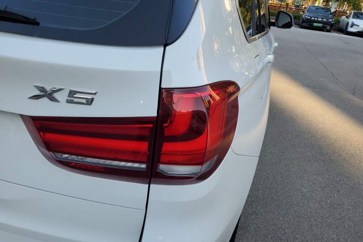 Used BMW X5 2015 xDrive35i U.S. specification Exterior 6