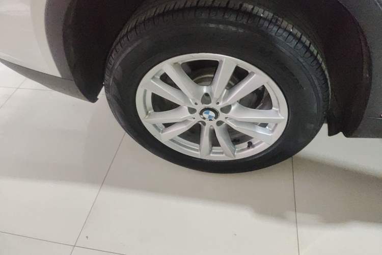 Used BMW X5 2015 xDrive35i Middle East version Exterior 8
