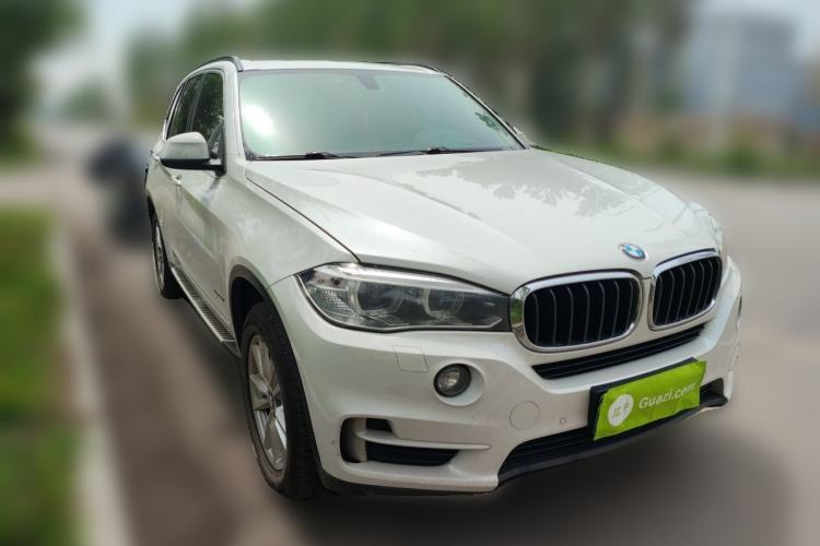Used BMW X5 2015 xDrive28i Front Right 45 Deg