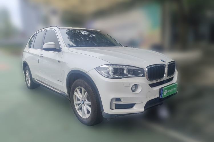 Used BMW X5 2015 xDrive28i Front Right 45 Deg