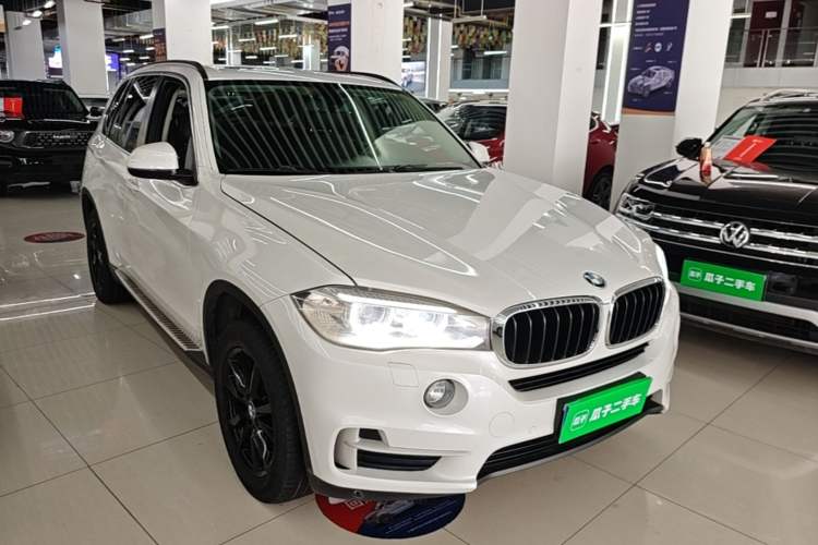 Used BMW X5 2015 xDrive28i Front Right 45 Deg