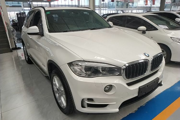 Used BMW X5 2015 xDrive28i Front Right 45 Deg
