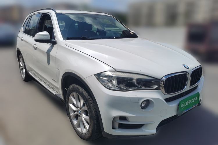 Used BMW X5 2015 xDrive28i Front Right 45 Deg