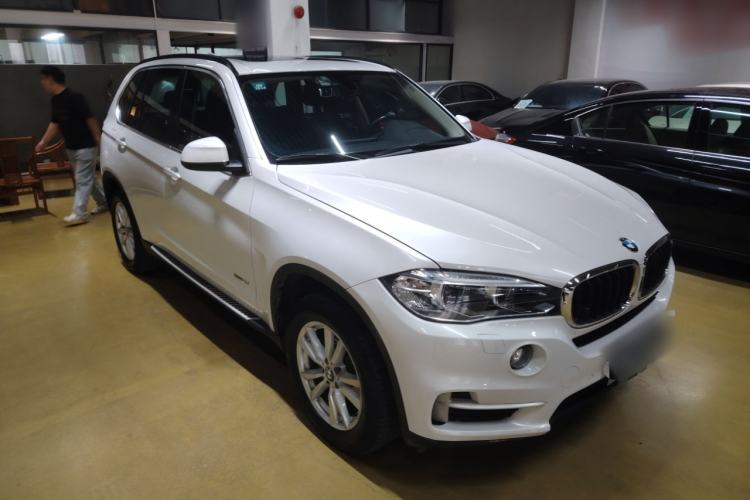 Used BMW X5 2015 xDrive28i Front Right 45 Deg
