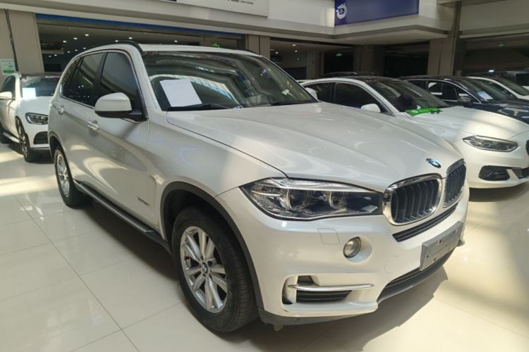 Used BMW X5 2015 xDrive28i Front Right 45 Deg