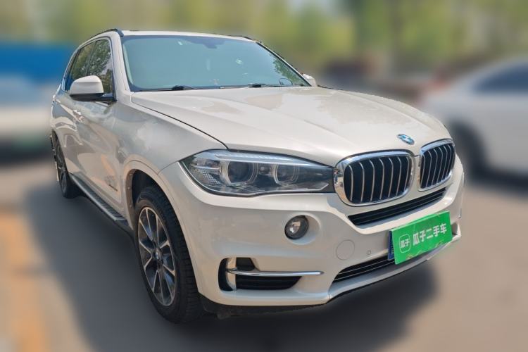 Used BMW X5 2015 xDrive35i U.S. specification Front Right 45 Deg