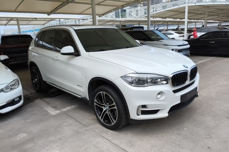 Used BMW X5 2015 xDrive35i U.S. specification Front Right 45 Deg