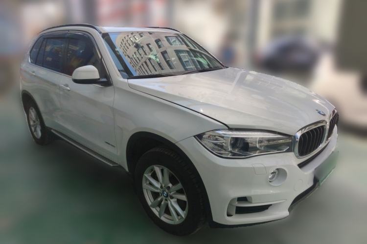 Used BMW X5 2015 xDrive28i Front Right 45 Deg