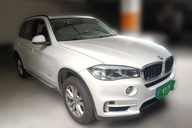 Used BMW X5 2015 xDrive28i Front Right 45 Deg