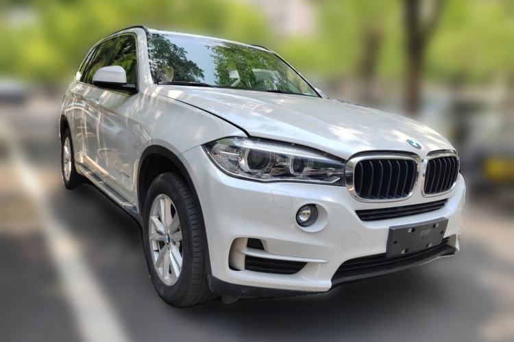 Used BMW X5  Front Right 45 Deg