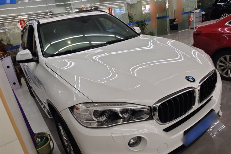 Used BMW X5 2015 xDrive28i Front Right 45 Deg