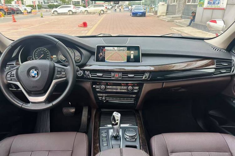 Used BMW X5 2015 xDrive28i Interior 1