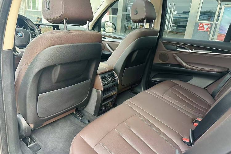 Used BMW X5 2015 xDrive28i Interior 10