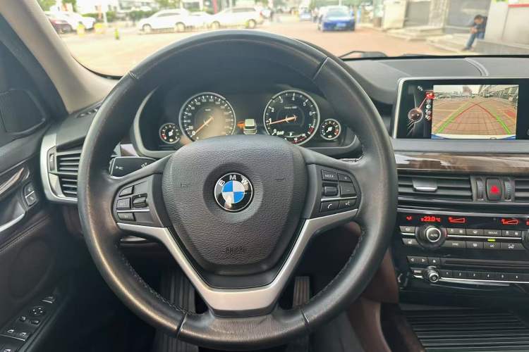 Used BMW X5 2015 xDrive28i Interior 2