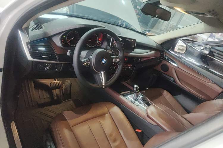 Used BMW X5 2015 xDrive35i Middle East version Interior 2