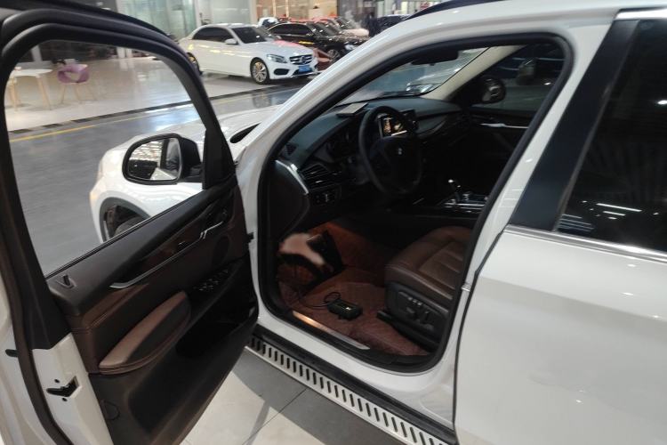 Used BMW X5 2015 xDrive28i Interior 3