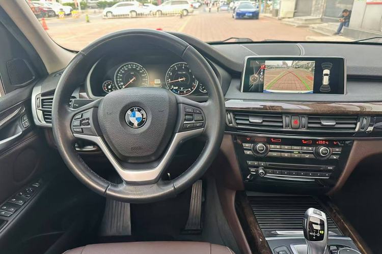 Used BMW X5 2015 xDrive28i Interior 3