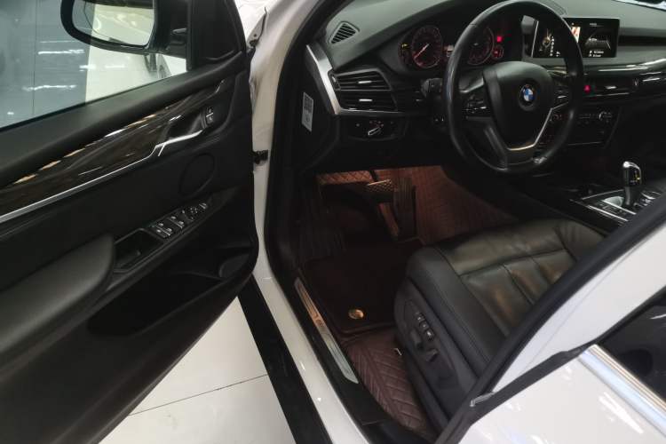 Used BMW X5 2015 xDrive35i U.S. specification Interior 3