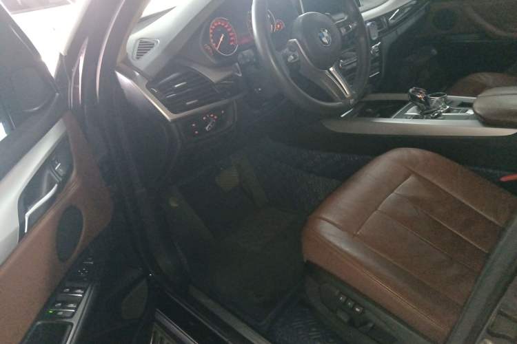Used BMW X5 2015 xDrive35i Middle East version Interior 3