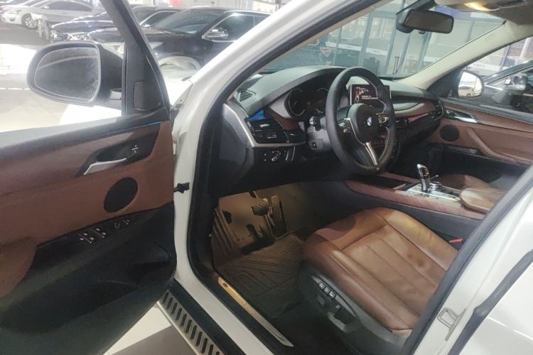 Used BMW X5 2015 xDrive35i Middle East version Interior 3