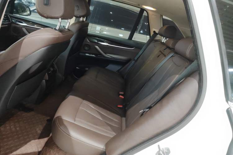 Used BMW X5 2015 xDrive28i Interior 4