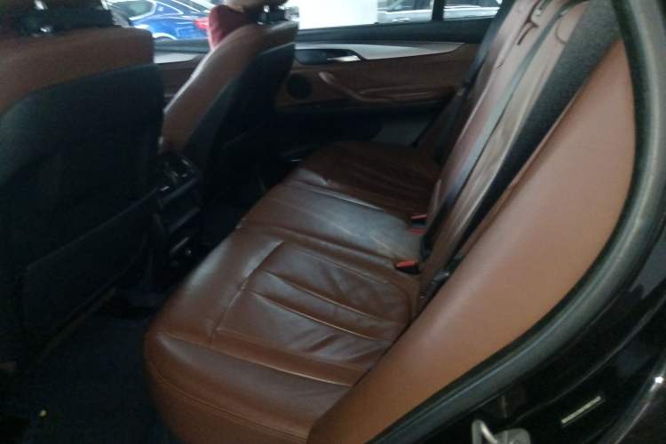 Used BMW X5 2015 xDrive35i Middle East version Interior 4