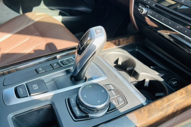 Used BMW X5 2015 xDrive28i Interior 4