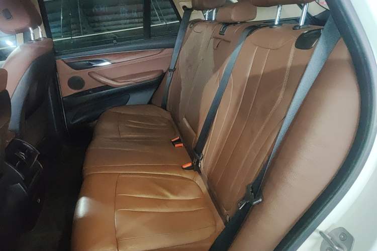 Used BMW X5 2015 xDrive35i Middle East version Interior 4