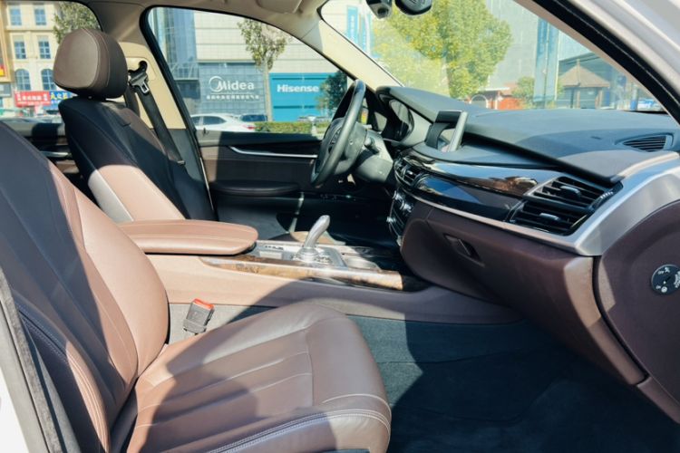 Used BMW X5 2015 xDrive28i Interior 5