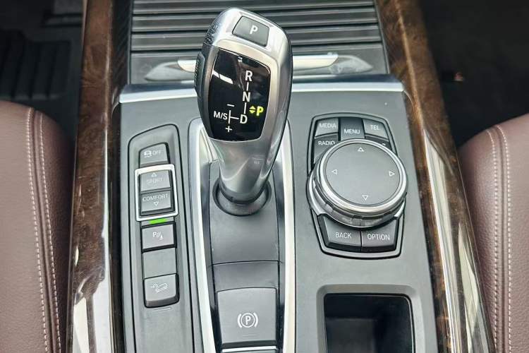 Used BMW X5 2015 xDrive28i Interior 6