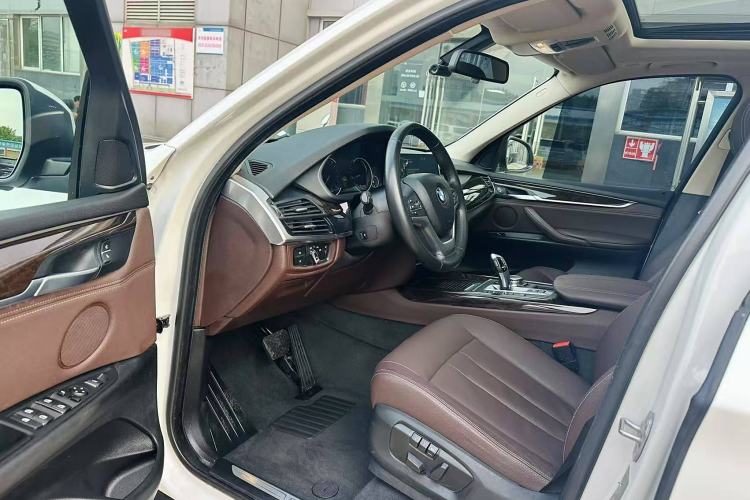 Used BMW X5 2015 xDrive28i Interior 7