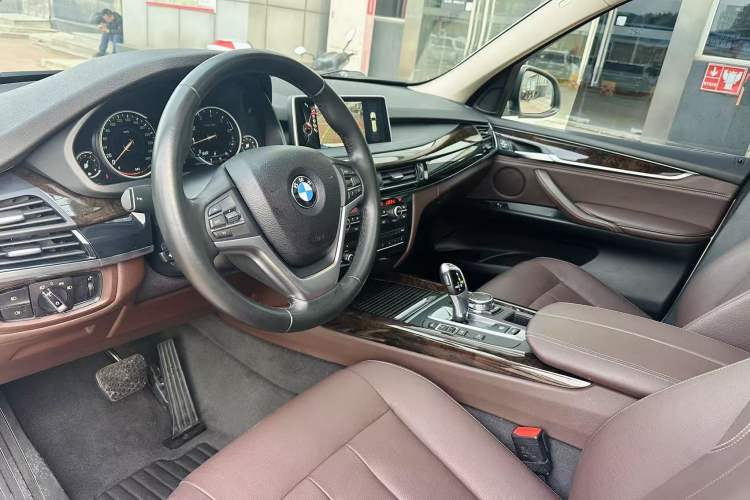 Used BMW X5 2015 xDrive28i Interior 8