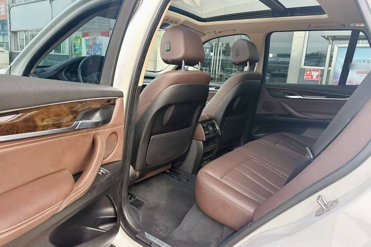 Used BMW X5 2015 xDrive28i Interior 9